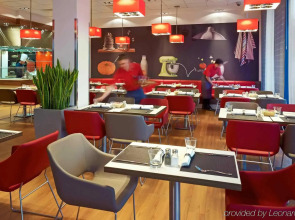 ibis Warszawa West Station