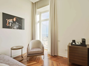 De Bonart Naples, Curio Collection by Hilton