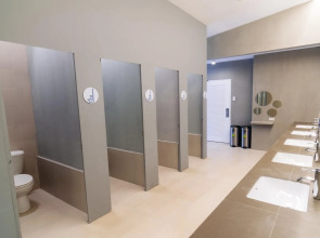 Spin Designer Hostel