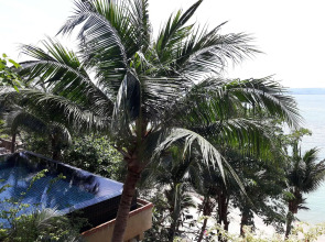 Blue Hill Beach Resort