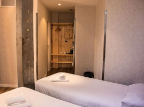 Black Swan Hostel Sevilla