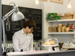 Good One Poshtel & Café Bar