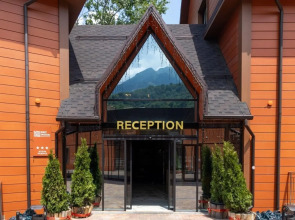 Апартаменты в отеле Red Wood (Ред Вуд)