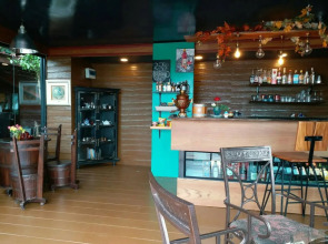 Kaengkrachan Boathouse Paradise Resort