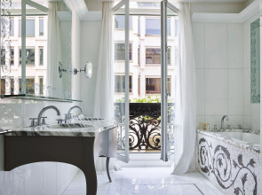 Отель Plaza Athenee