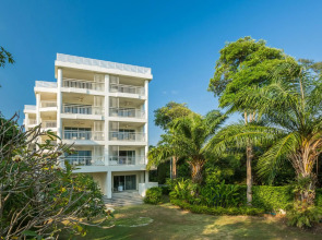 Отель Bandara On Sea