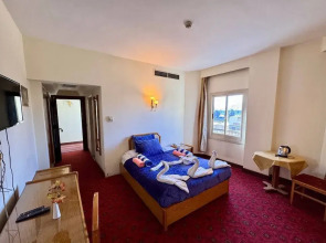 Queens Valley Hotel, Restaurants, Bars and Spa Luxor