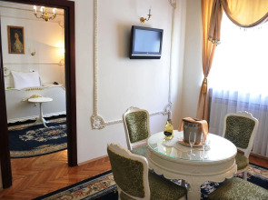 Queen's Astoria Design Hotel