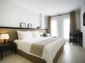 The Alcove Library Hotel