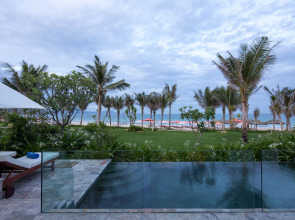 Cam Ranh Riviera Beach Resort & Spa