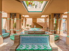 Отель Los Amigos Beach Club