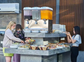 New Pyramid Front Hotel