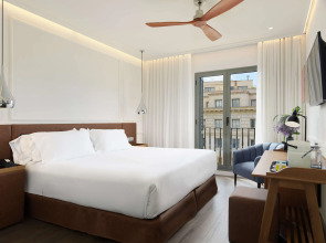 Отель H10 Universitat