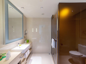 Junluxe Hotel Guangzhou Science City-Free Shuttle Bus Service to Guangzhou Canton Fair