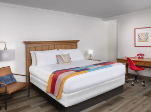 The Sojourn Los Angeles - Sherman Oaks