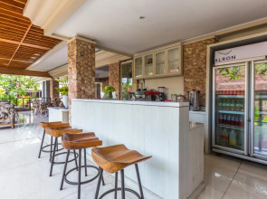 Alron Hotel Kuta Powered by Archipelago