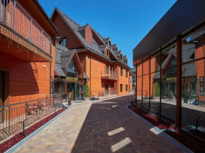 Апартаменты в отеле Red Wood (Ред Вуд)