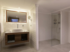 Design Plus Seya Beach Hotel