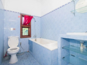 RedDoorz near Pantai Boom