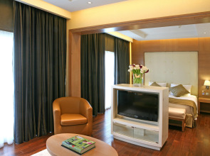 Crowne Plaza Limassol by IHG