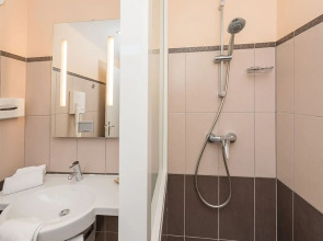 Hostellerie Saint Vincent Beauvais Aéroport