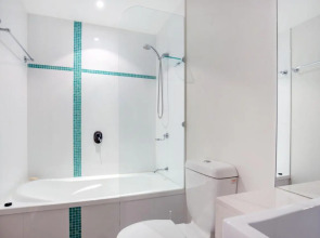 Silvershore Apartments on the Broadwater