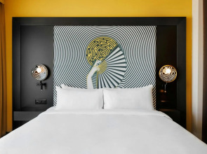 Renaissance Zürich Tower Hotel