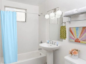 The Sojourn Los Angeles - Sherman Oaks