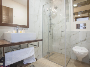 Отель Twelve by Aycon