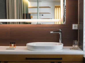 Dominic Smart & Luxury Suites Parliament