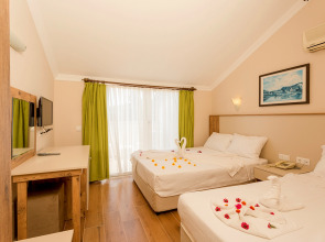 Отель Rich Melissa 