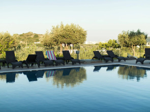 Hillside Studios & Apartments