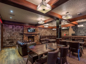 Number 44 Hotel & Bar