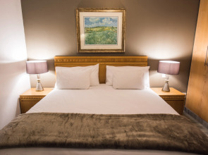 Airport Inn and Suites