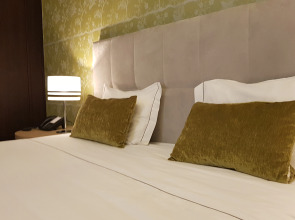 Santa Cruz Village Hotel