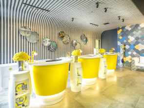 YELLO Hotel Harmoni Jakarta