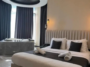 D Twins Airport Hotel