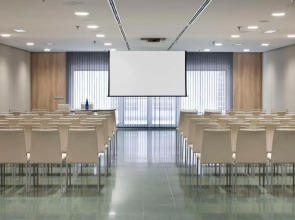 Отель NH Madrid Ventas