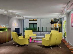 Отель Aloft Brussels Schuman