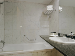 Отель Сatalonia Barcelona Beach