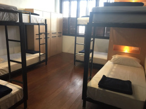 The Frame Guesthouse - Hostel