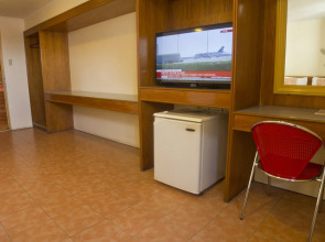 Nichols Airport Hotel