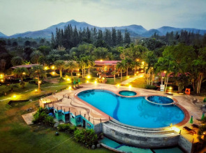 Kaengkrachan Boathouse Paradise Resort