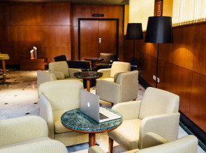 Отель Malcom and Barret