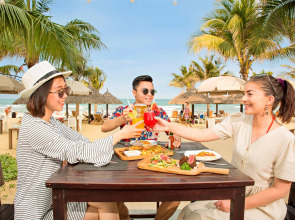 Holiday Beach Hotel Danang