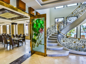 Holiday Beach Hotel Danang