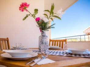 A04 - Large Modern 1 bed Apartment with pool by DreamAlgarve