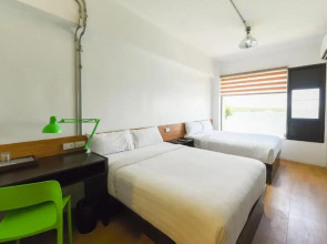 Travelbee Seaside Inn