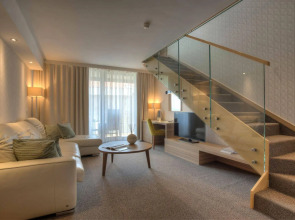 Maestral Resort & Casino