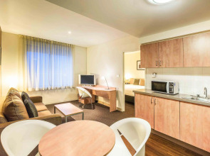 ibis Melbourne Hotel and Apartments